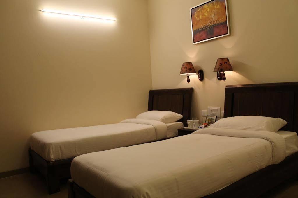 קלנגוטה Veera Strand Park Serviced Apartments מראה חיצוני תמונה